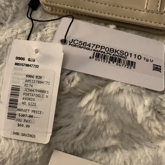 Brand new LOVE MOSCHINO bifold cream wallet - Picture 6 of 12